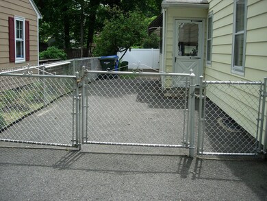 198 Shawmut St, Springfield, MA 01108 - photo 4