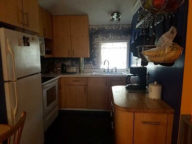 86 Morton Ave, Woonsocket, RI 02895 - photo 3