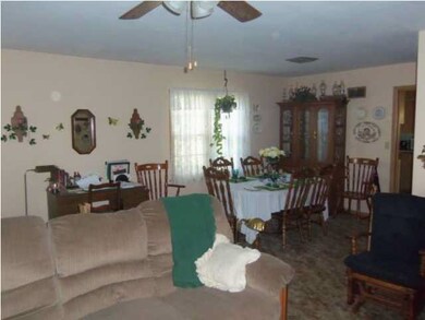 Living room/dining room