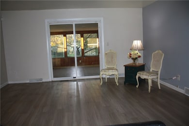 318 E Christine Dr, Decatur, IL 62526 - photo 6