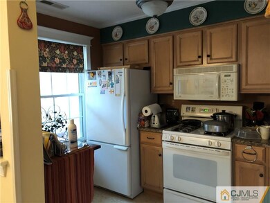 114 Mill Run E unit 72, Hightstown, NJ 08520 - photo 5