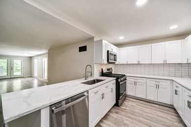 7719 Hereford St, Houston, TX 77087 - photo 7