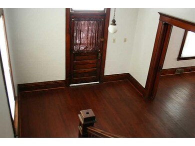 Entry/Foyer.