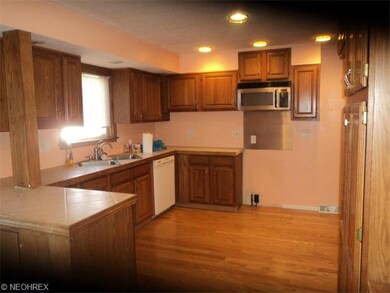 832 W Shore Blvd, Sheffield Lake, OH 44054 - photo 3