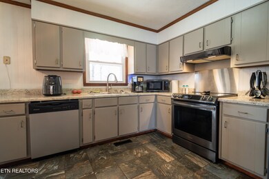 408 Shady Oaks Dr, Spencer, TN 38585 - photo 5