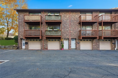 382 Knapps Hwy, Fairfield, CT 06825 - photo 2