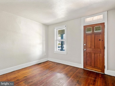 564 Walnut St, Pottstown, PA 19464 - photo 6