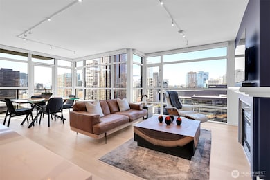 Live the luxurious life on the 17th floor downtown.