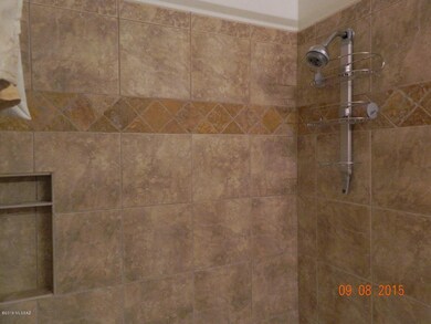 Shower/tub