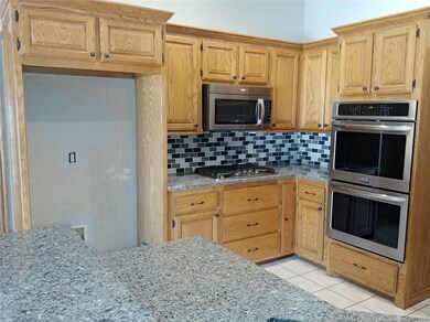 11.7 x 10.6 kitchen, granitic counter tops, class 