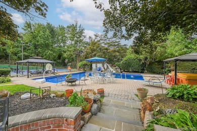 23 Pettit Dr, Dix Hills, NY 11746 - photo 5