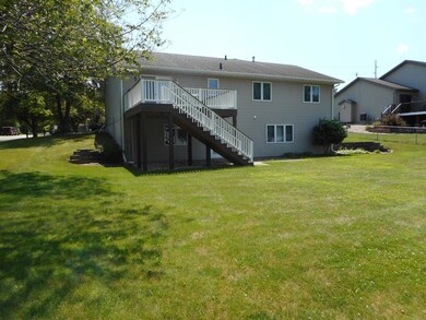 2907 W 4th St, Cedar Falls, IA 50613 - photo 7