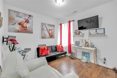 423 Reflection Ln, Hampton, VA 23666 - photo 4