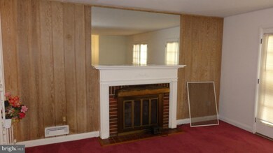 6706 Collinsdale Rd, Parkville, MD 21234 - photo 4