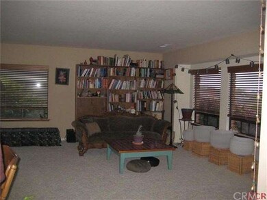 Carpeted Living room