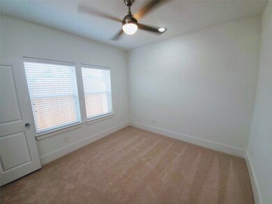 311 Cyclamen St, Houston, TX 77018 - photo 7