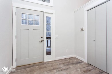 Entryway 8721-SMALL