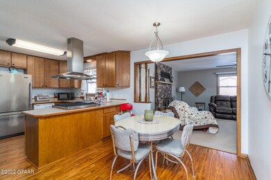 902 S 24th St, Grand Forks, ND 58201 - photo 5