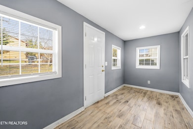 1206 W Parkway Ave, Knoxville, TN 37912 - photo 4