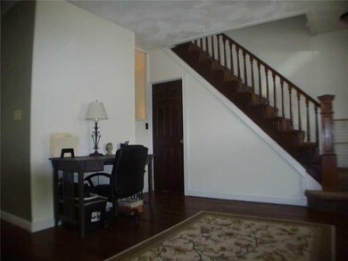 Entry/Foyer.