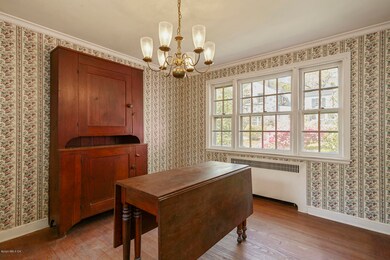 013-photo-dining-room-8281405