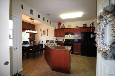 Kitchen to breakfast room