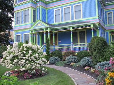 153 Lincoln St unit R, Newton, MA 02461 - photo 2