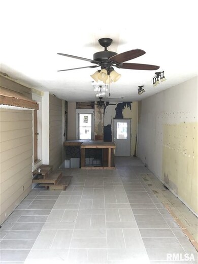 902 Locust St, Davenport, IA 52804 - photo 4