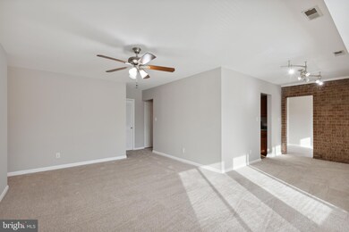 19315 Club House Rd unit 301, Montgomery Village, MD 20886 - photo 6