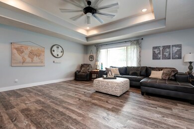 1690 E Pea Ridge Dr, East Republic Township, MO 65738 - photo 7