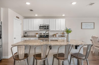 8-web-or-mls-370 Merlin Ct-04