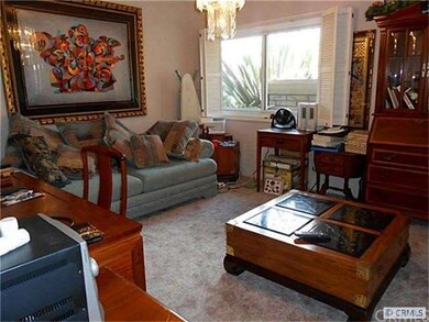 Secondary bedroom.