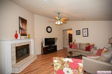 Vaulted ceiling, easy-care flooring and corner fir
