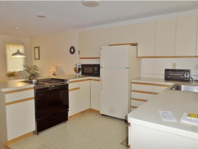 81 Richardson Trail unit 27, Campton, NH 03223 - photo 5
