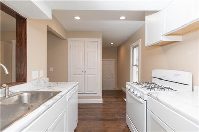 2414 Des Moines St, Des Moines, IA 50317 - photo 6