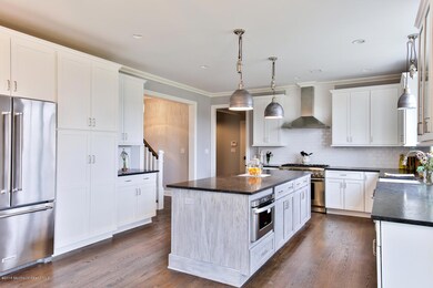 Eat-in Kitchen