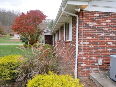 1317 Shontz Dr, Wellsville, OH 43968 - photo 2