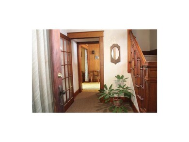 Large Entryway / Foyer