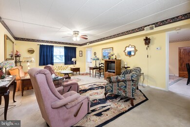 105 Woodstream Dr, Norristown, PA 19403 - photo 3