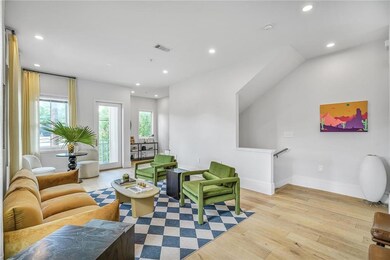 Living Room (floor 2)