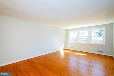 8204 Thornton Rd, Towson, MD 21204 - photo 4