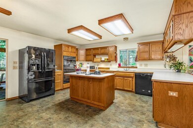 1300 Pleasant Creek Rd, Rogue River, OR 97537 - photo 6