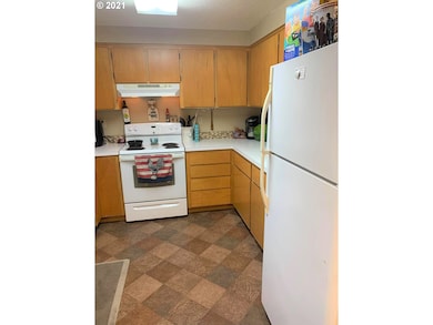 385 S Grove Ln, Sutherlin, OR 97479 - photo 5