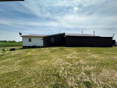 2586 W Grubb Ln, Covington, IN 47932 - photo 3