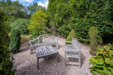 575 Leetes Island Rd, Guilford, CT 06437 - photo 3