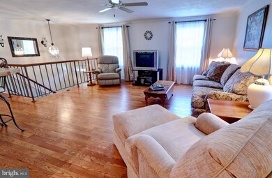 12803 Point Pleasant Dr, Fairfax, VA 22033 - photo 4