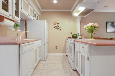 Bright, lovely kitchen
