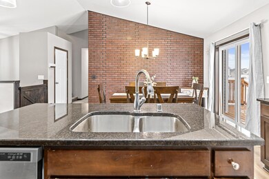 730 Lauren Ave-7.jpg