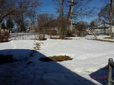 1262 Navajo Dr, Carpentersville, IL 60110 - photo 3