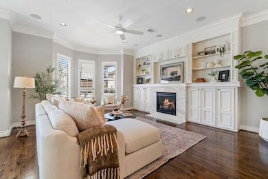The living room is bathed in natural light, thanks to the large bow window that frames the space.